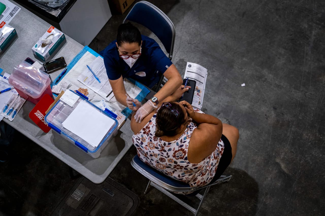 Las autoridades esperaban inocular a 10,000 personas con la vacuna de una sola dosis de Johnson & Johnson.
<br>
