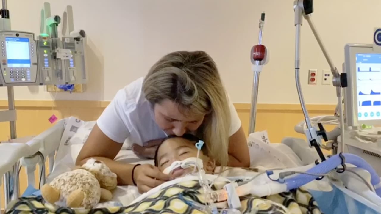 A través de las redes sociales, Patty la madre de baby Nick desde la cama del hospital rogó que el menor no fuera desconectado.