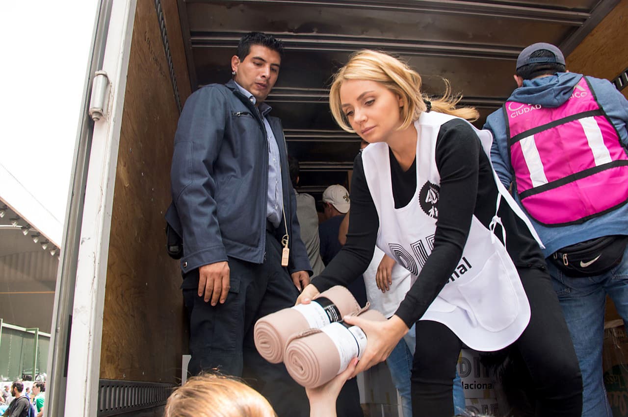 Calderón cree que hay personas que sí quieren a Angélica Rivera: "Es un tema polémico porque, para mucha gente, ayudó, mucha gente la quiere, entonces yo no puedo hablar de ella como su trabajo, un trabajo que, repito, no debió haber sido nada fácil".