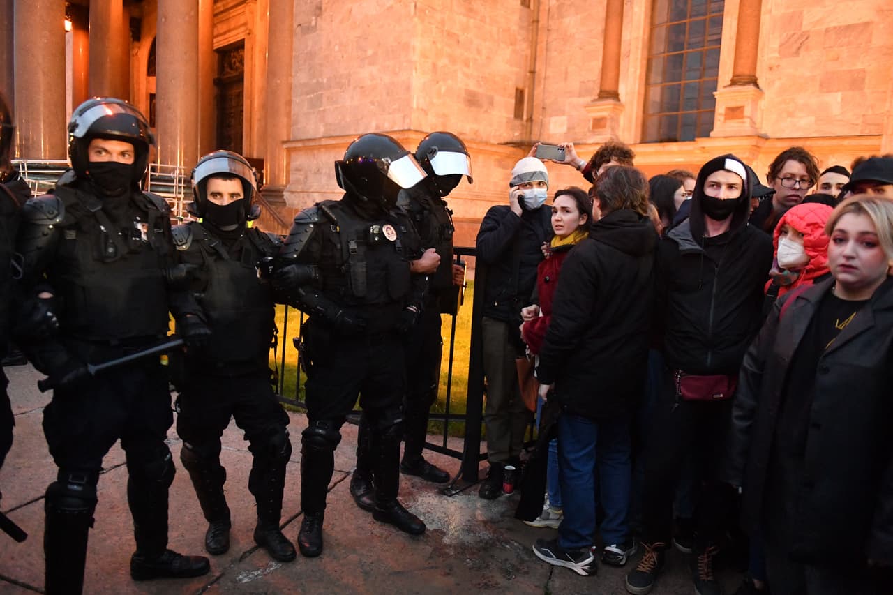 La organización de derechos humanos da cuenta de detenidos no solo en esa ciudad, sino también en Moscú, Yekaterimburgo, Perm, Ufá, Krasnoyarsk, Cheliábinsk, Irkutsk, Novosibirsk, Yakutsk, Ulán-Udé, Arjángelsk, Korolev, Voronezh, Zheleznogorsk, Izhevsk, Tomsk, Salavat, Tiumén, Volgogrado, Petrozavodsk, Samara, Surgut, Smolensk, Bélgorod y otras ciudades.