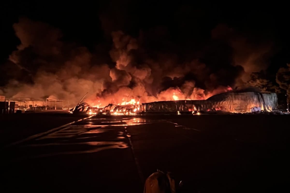 KCFD informó que el incendió dejó una gran pérdida económica valorada en $ 2,000,000. La causa del incendio no se conoce en este momento, el caso se encuentra bajo investigación.