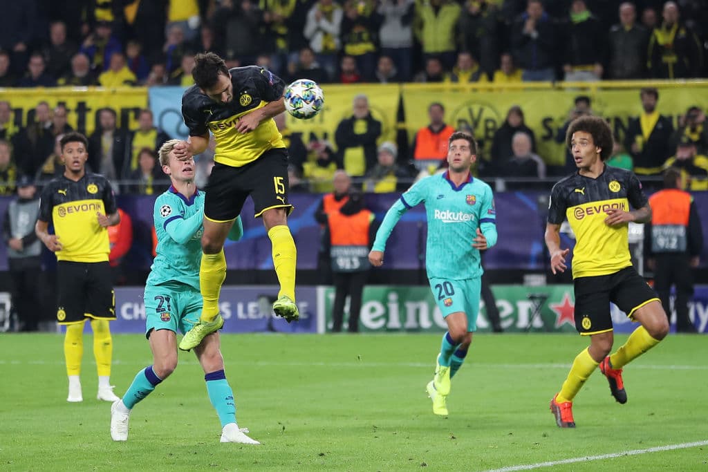 Mats Hummels volvió a jugar un partido con el Borussia en competición europea. Ya que no lo hace desde el 14 de abril de 2016, cuando el Borussia quedó eliminado en cuartos de final en la Europa League frente al Liverpool.