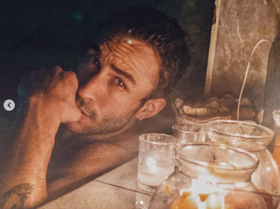 El viernes 5 de junio, el también actor de
<b>Como Dice el Dicho</b>, publicó un video en donde negó que él haya estado involucrado en esa conversación. Ese mismo día,
<b>El Gordo y La Flaca informó</b> que fue despedido de Imperio de Mentiras, telenovela que por aquellas fechas grababa junto a Angelique Boyer y Andrés Palacios.
<br>