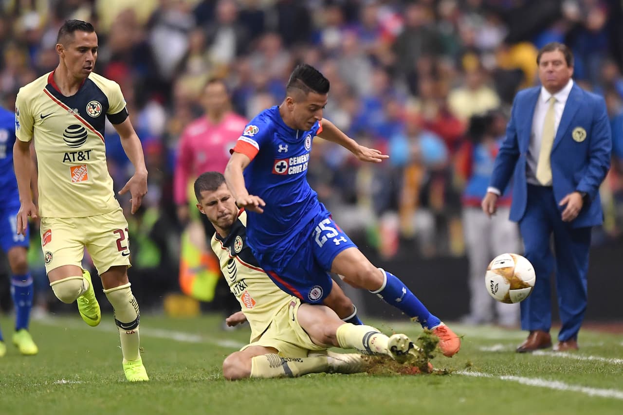 Con la igualdad sin goles, ambos equipos tendrán que jugarse todo en el partido de vuelta, donde Cruz Azul será local contra América en el mismo estadio Azteca el próximo domingo.