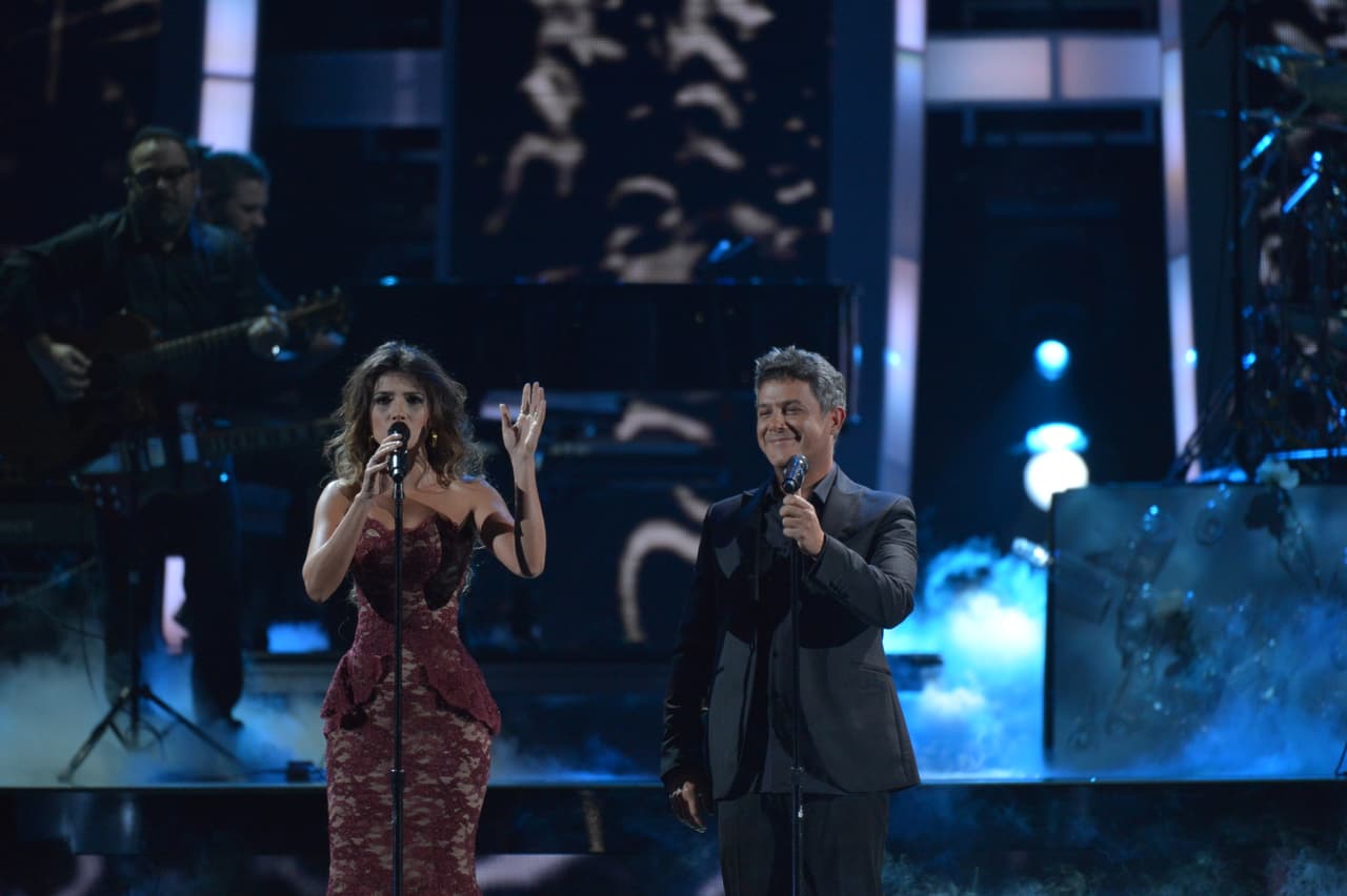 La noche de los Latin GRAMMY estuvo de lo mejor con los duetos, y uno de los mejores fue el de Alejandro Sanz y Paula Fernandes.