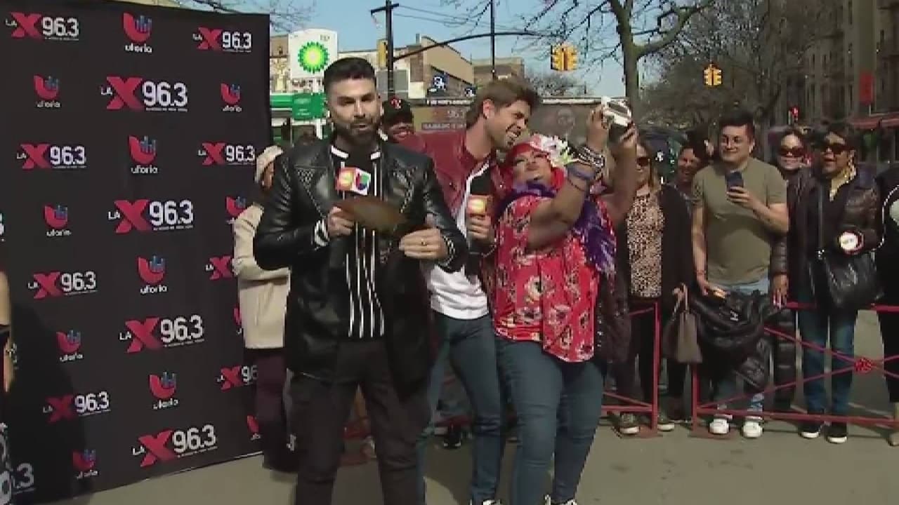 William Levy puso a prueba el talento de sus fans que lo hicieron sonrojar