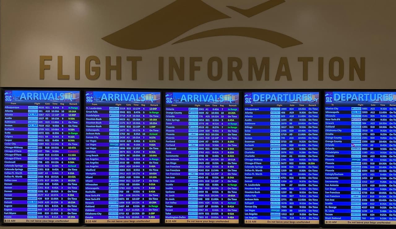 Puedes hacer tu chequeo también a través de la pagina web de la aerolínea a su aplicación, así no tendrás que ir hasta el mostrador en caso de que lleves solo equipaje de mano.