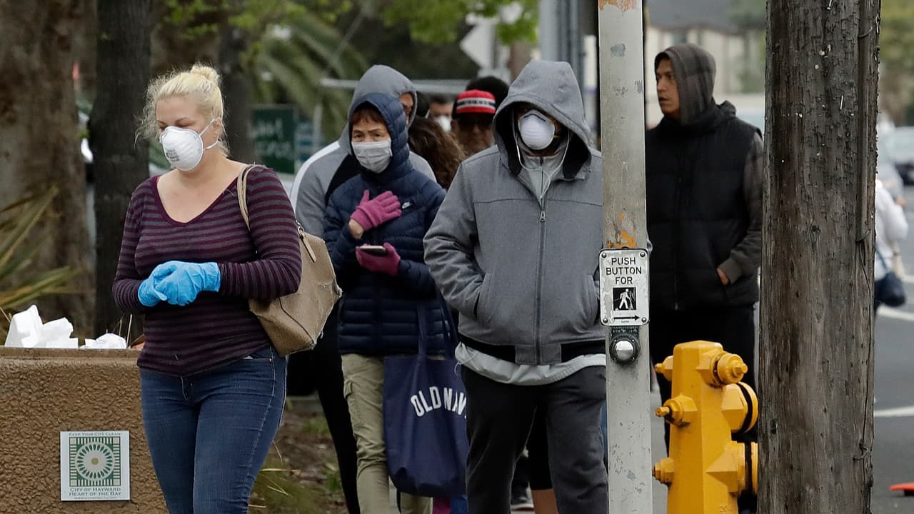 El paquete llamado 
<a href="https://appropriations.house.gov/sites/democrats.appropriations.house.gov/files/documents/Heroes%20Act%20One%20Pager.pdf" target="_blank">HÉROES</a> (Health and Economic Recovery Omnibus Emergency Solutions) propone una 
<b>inversión de 3 billones de dólares en pagos directos a personas y otras asistencias con el fin de continuar reactivando la economía en el país.</b>