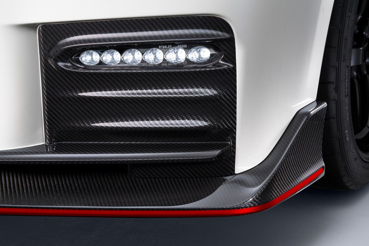 El Nissan GT-R NISMO 2018 no ofrece opciones adicionales y es ensamblado en Tochigi, Japón, mientras que sus motores son armados a mano en Yokohama, Japón.