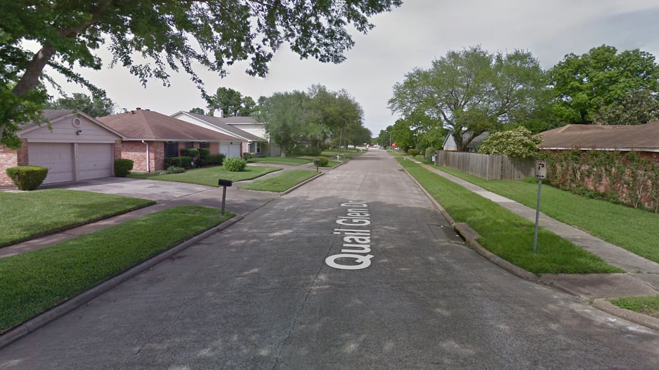 SWAT detiene a un hombre armado que se atrincheraba en su residencia