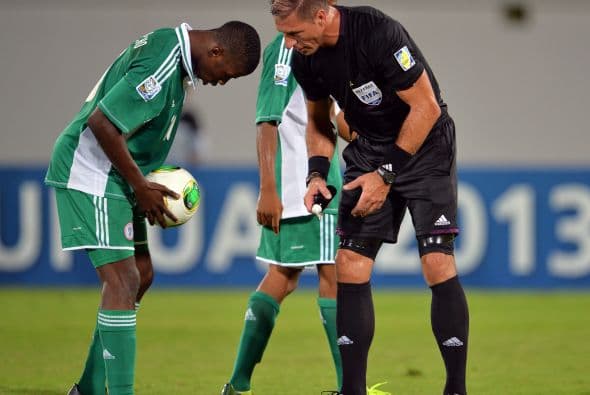 7 de ellos son latinos. Él es el árbitro que representa a Argentina, su nombre es Nestor Fabian Pitana.