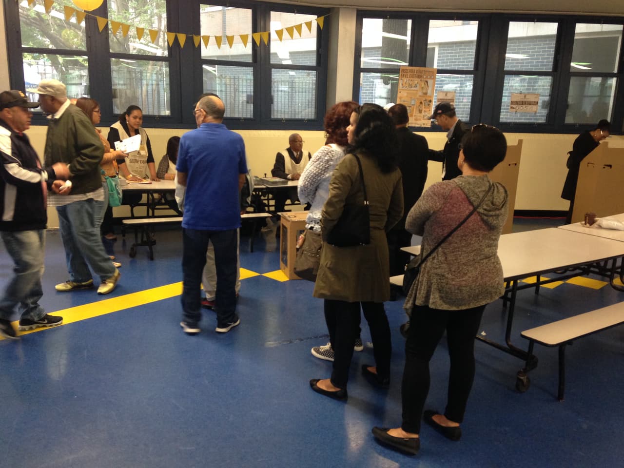 Los dominicanos votaron en 235 colegios electorales en los cinco condados.