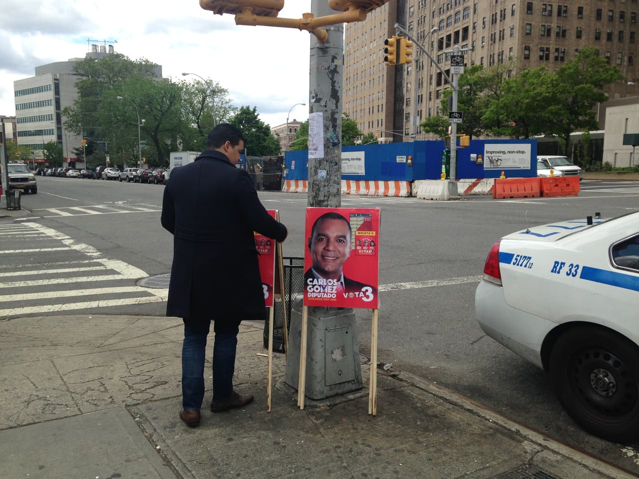 Las leyes electorales prohiben la propaganda política en los límites de los centros de votación.