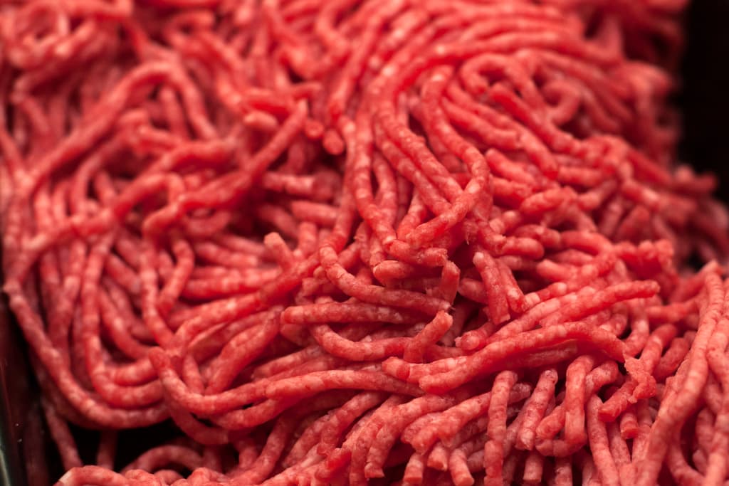 Alerta de Salmonella: 16 enfermos en 4 estados por carne molida contaminada, CDC investiga