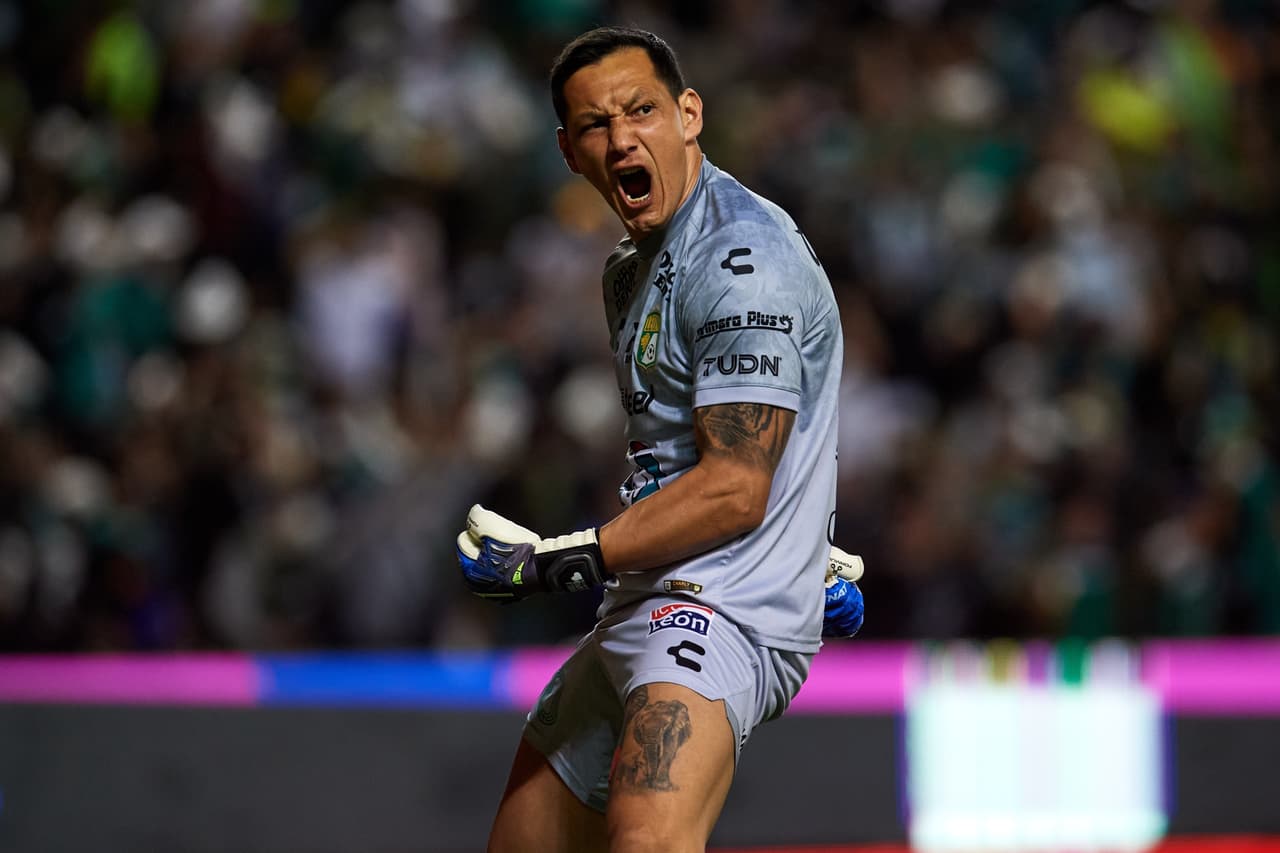 León encontró el gol que necesitaba en apenas 8 minutos para empatar el encuentro gracias a un disparo cruzado de Ángel Mena.