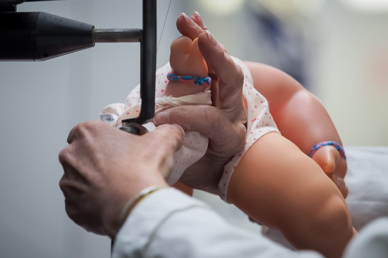 Estas muñecas son actualmente ilegales en solo tres estados: Florida, Kentucky y Tennessee. 
<a href="https://www.change.org/p/u-s-senate-make-the-sale-of-child-sex-dolls-in-the-united-states-illegal?utm_content=cl_sharecopy_24431423_en-US%3A4&recruiter=16570664&recruited_by_id=1ec7fa20-709f-11e3-b3de-3f5bfcd625f1&utm_source=share_petition&utm_medium=copylink&utm_campaign=psf_combo_share_initial" target="_blank">Para firmar la petición en internet presione aqu</a>í .
<br>