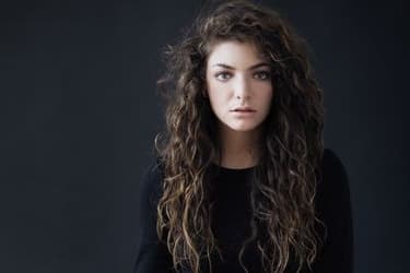 “De pie con Ke$ha a través de este tiempo traumático y profundamente injusto. Envíenle buenas vibraciones”- Lorde.