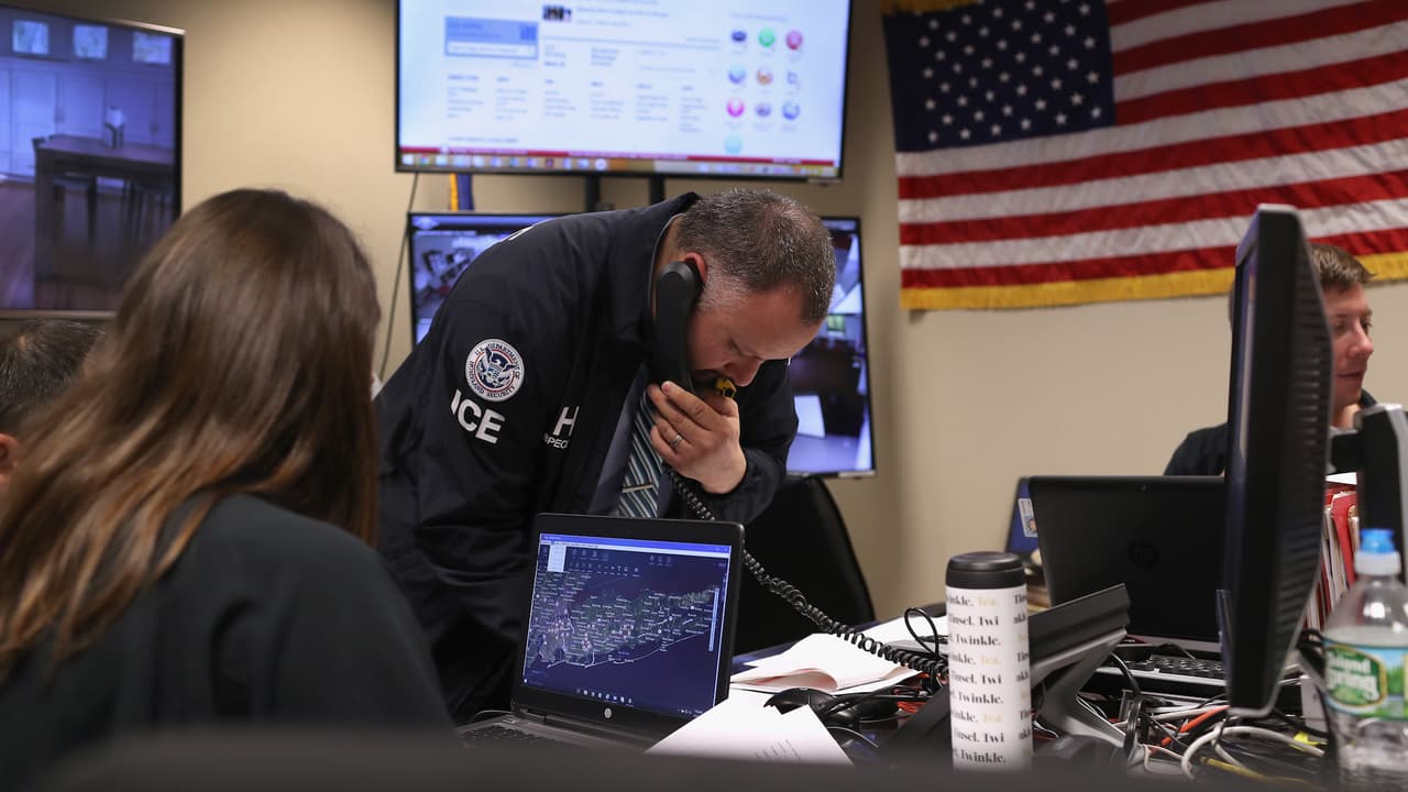 Funcionarios de Illinois reaccionan a reportes de que ICE usa información de licencias para buscar inmigrantes indocumentados