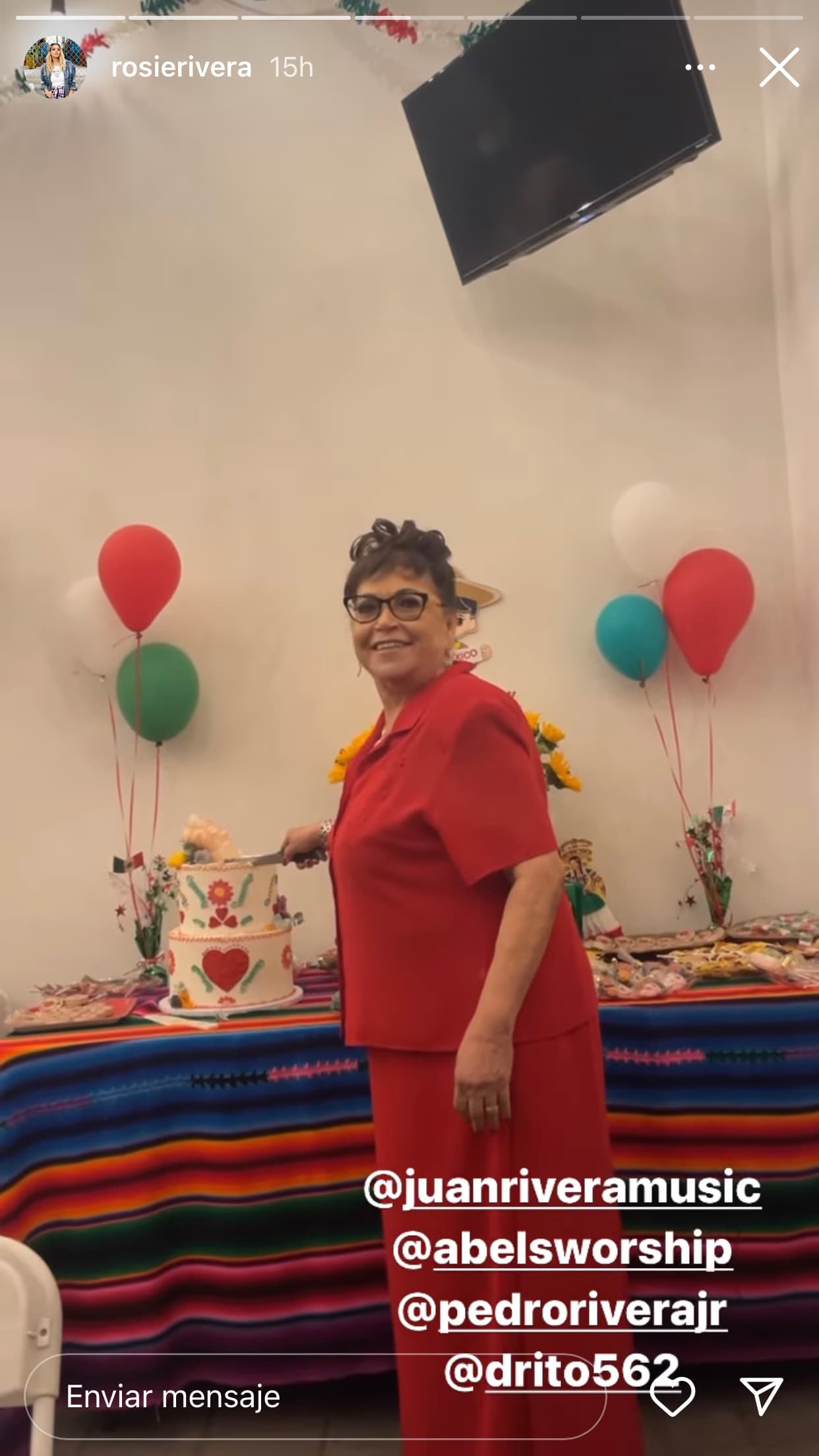 La matriarca de los Rivera fue celebrada con un pastel.
<br>