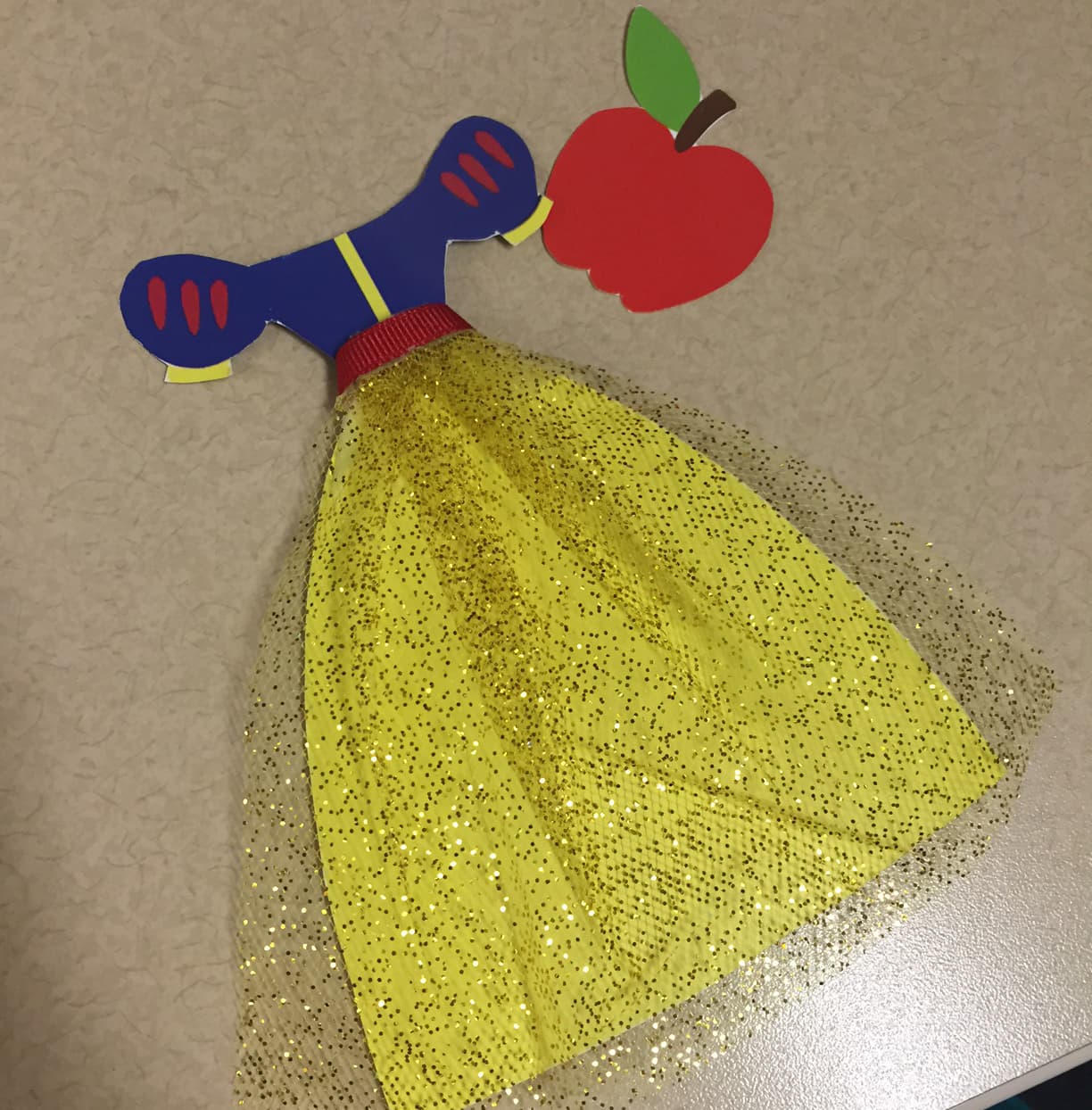 Ana cuidó todos los detalles, comenzando por las invitaciones del festejo que se llevaría a cabo el domingo 8 de mayo.