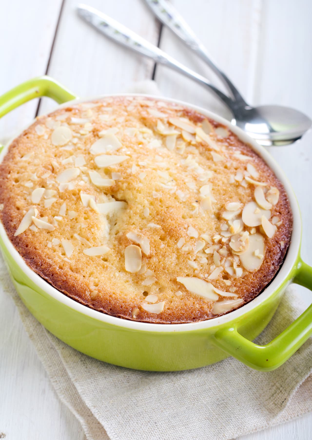 Pudin de manzana y galletas. Riquísimo, sencillo y listo en un par de minutos. ¡La mezcla perfecta! Sólo trocea y pela las manzanas y carameliza el resultado. Verás que todos caerán rendidos ante el sabor.
