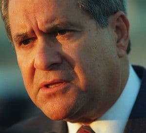 Objetivos de la Red Avispa: "Operación Finado" Enviar cartas masivas para desprestigiar a la Fundación Nacional Cubano Americana “FNCA”. En la foto su fundador, fallecido, Jorge Más Canosa. Muchos analistas creen que su muerte fue "inducida" por el régimen castrista.