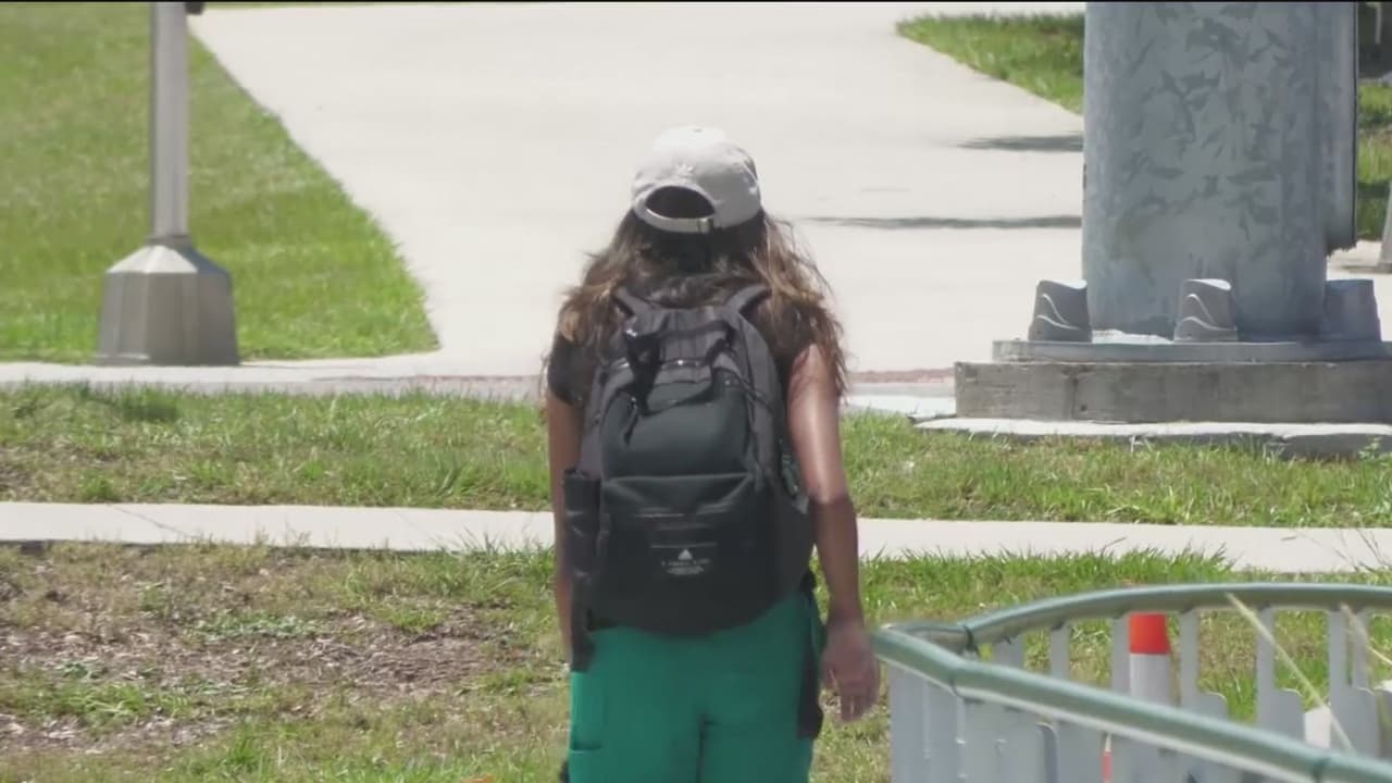 Estudiantes alzan la voz ante nueva normativa de colegios estatales