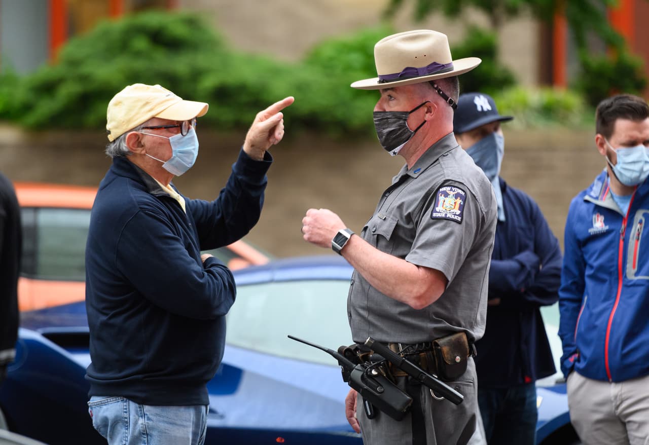 Oficiales de NYC visitarán casas y hoteles de viajeros de Reino Unido para hacer cumplir la cuarentena