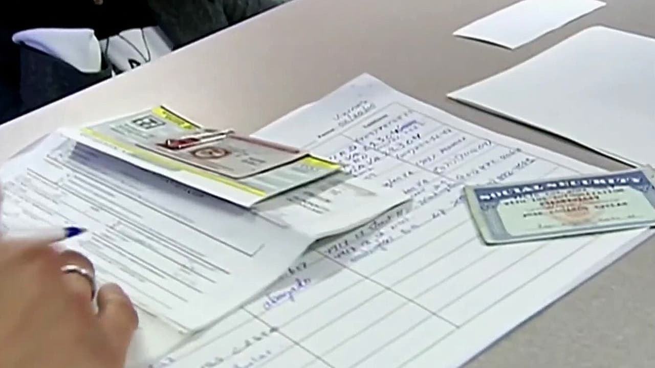 ¿Quiénes quedan exentos de la nueva regla de carga pública? Experto explica