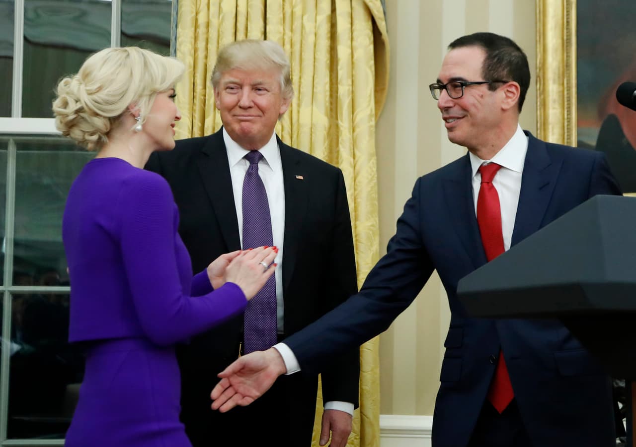 La actriz Louise Linton acompanó a Mnuchin durante su juramentación como secretario de Estado el pasado 13 de febrero de 2017. Este es el tercer matrimonio de Mnuchin, un exejecutivo de la firma Goldman Sachs. Y es la segunda vez que Linton se casa.