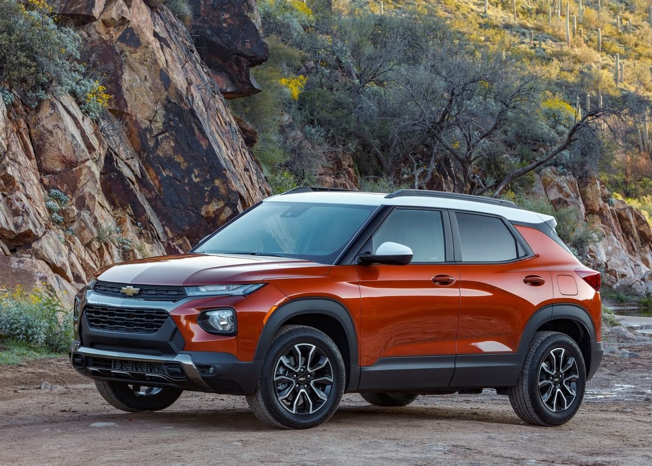 <h3 class="cms-H3-H3"><b>5. Chevrolet Trailblazer</b></h3>
<br>
<br>Una 
<b>Chevrolet Trailblazer</b> levemente usada en promedio cuesta 
<b>15.6% más</b> que una unidad nueva. Esto equivale a 
<b>4,270 dólares más</b> que su precio original.
<br>
<br>
<b>Relacionado:</b> 
<a href="https://www.univision.com/carros/ranking-de-carros/suv-pequenas-mas-seguras-estados-unidos-iihs">Las SUV pequeñas más seguras que puedes comprar en Estados Unidos</a>