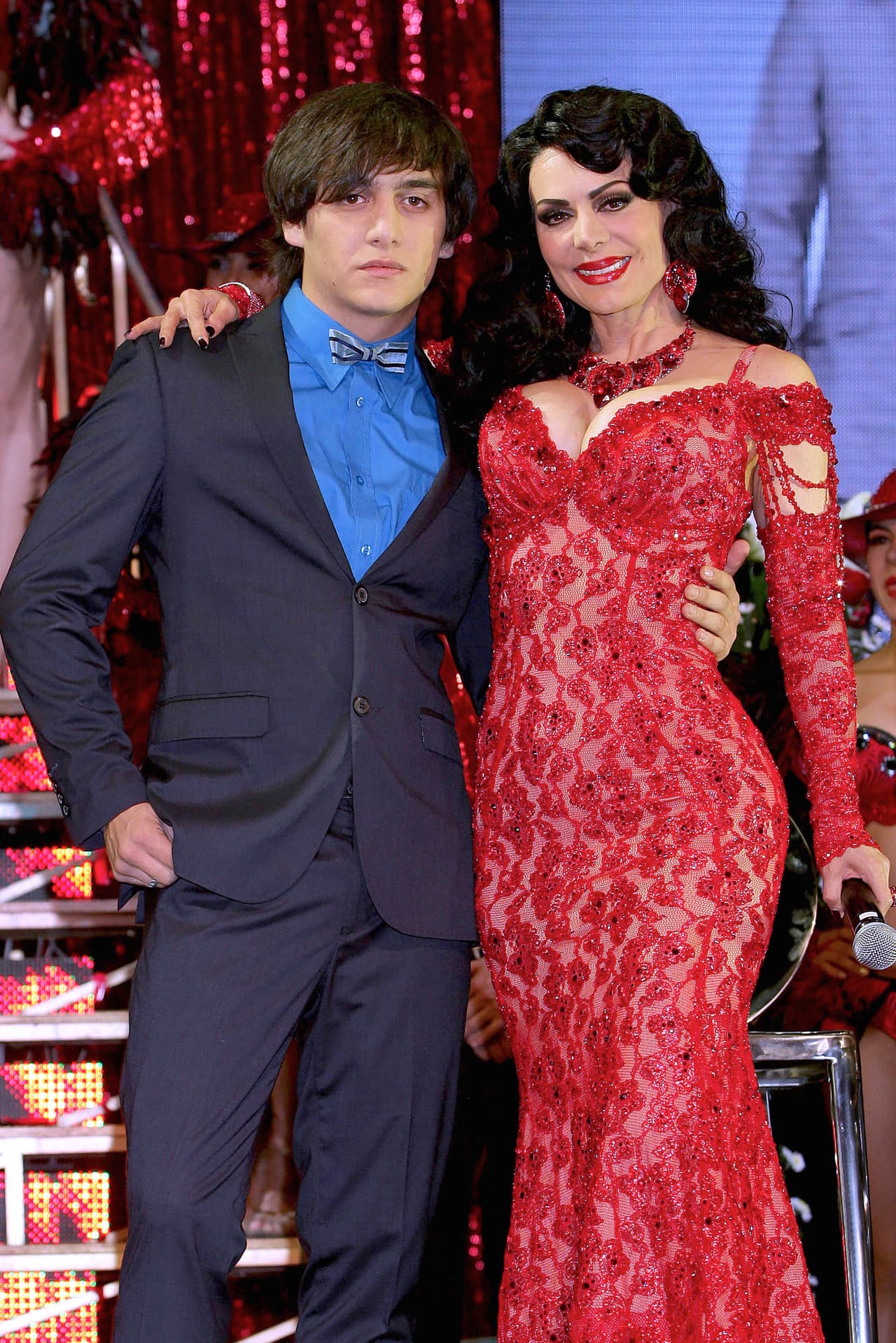 La actriz y Julián se llevan muy bien y él es su mejor acompañante en las alfombras rojas.