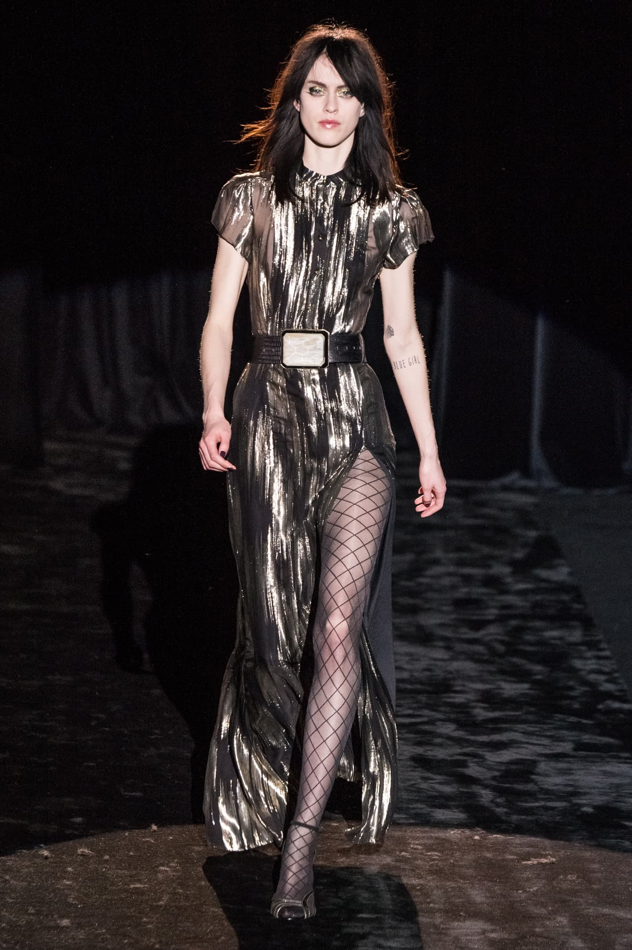 Ese 20% de los invitados que, según los vaticinios de del New York Times, serán de los medios y la farándula de Hollywod, podrán arriesgarse a llevar un vestido muy largo con profundas aberturas como este de Ungaro. Esta es una estrategia efectiva para mantenerse conservadora y sexy a la vez.