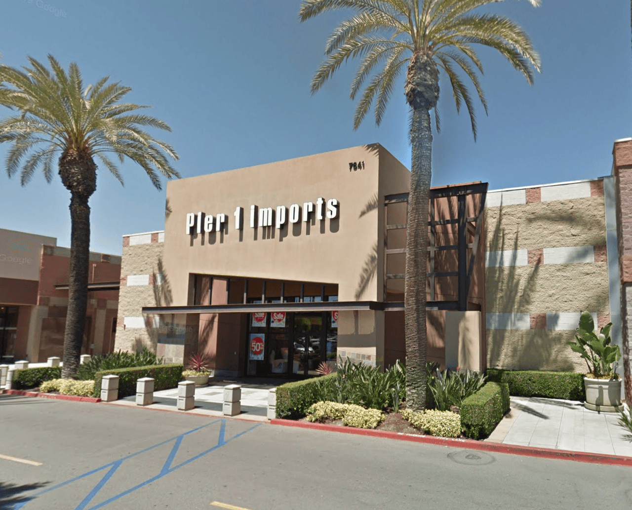 Dirección: 7641 Carson Blvd., Long Beach.