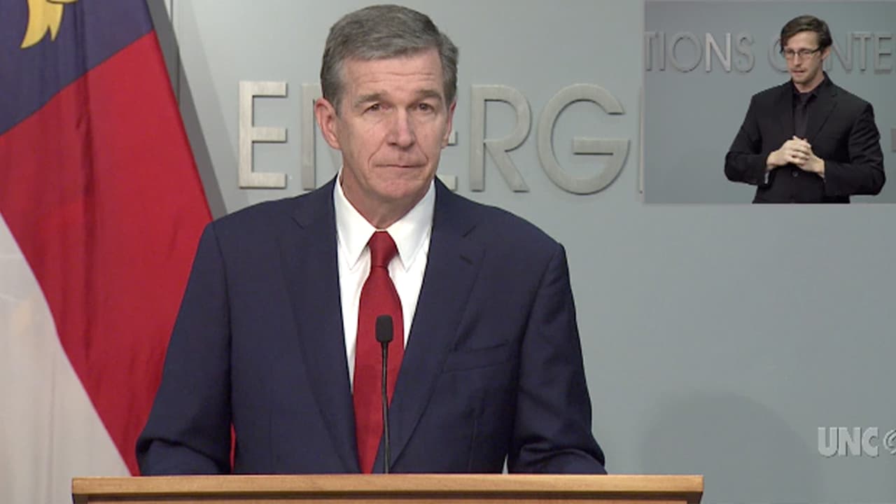 Roy Cooper revela el plan para distribuir la vacuna contra el coronavirus cuando sea aprobada por la FDA