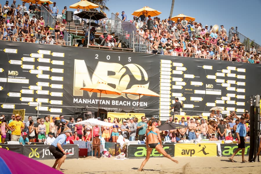 Llegó el 56° abierto de voleibol de playa a Manhattan Beach ofreciendo cuatro días de mucho deporte, actividades familiares, noche de cine, juegos interactivos y por primera vez un experiencia VIP Skybox para los fanáticos de este deporte.