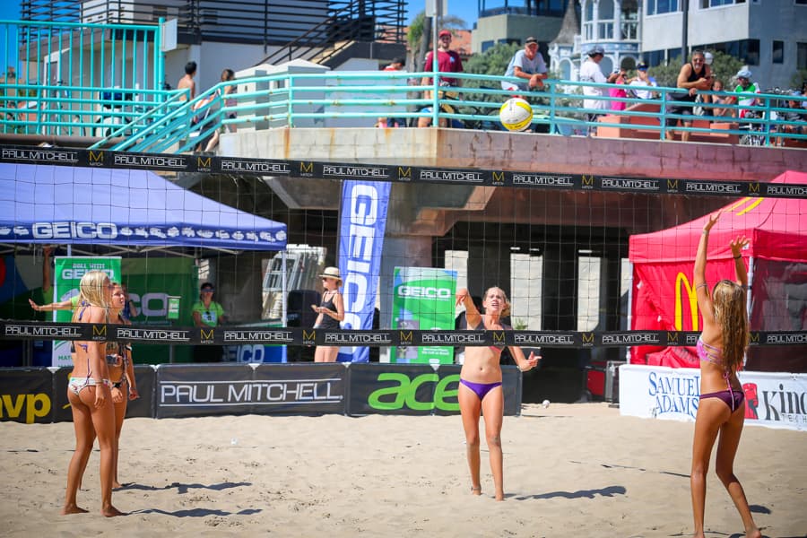 Llegó el 56° abierto de voleibol de playa a Manhattan Beach ofreciendo cuatro días de mucho deporte, actividades familiares, noche de cine, juegos interactivos y por primera vez un experiencia VIP Skybox para los fanáticos de este deporte.