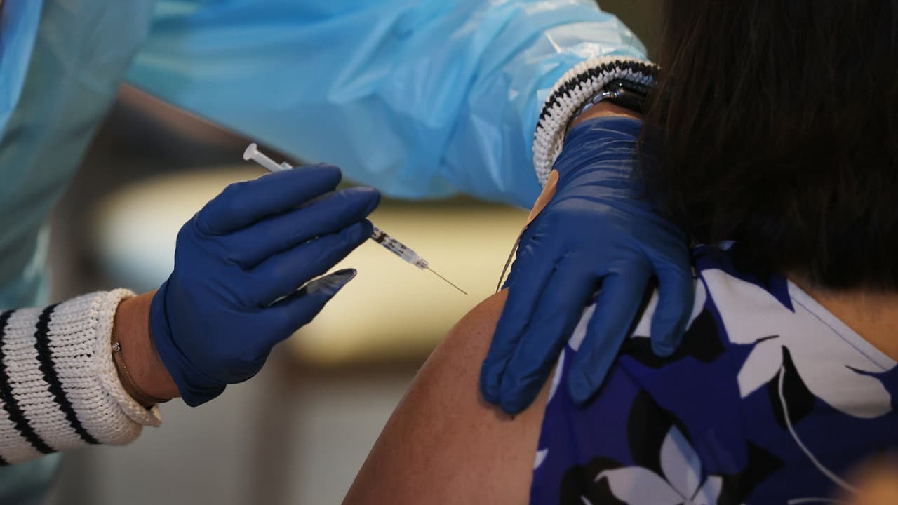 Estas son las vacunas que serán aceptadas para entrar por tierra a EEUU desde México y Canadá