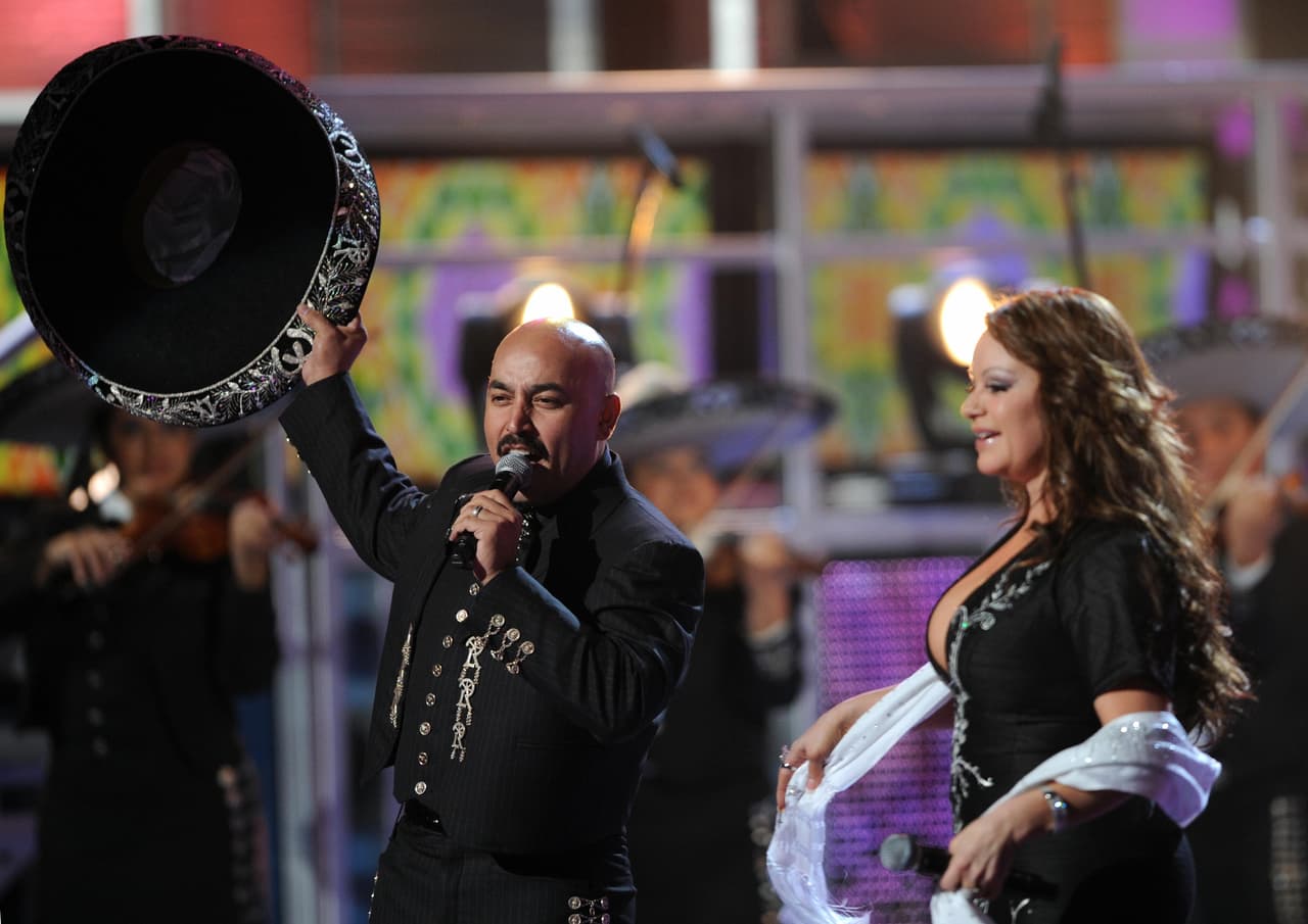 Su paso por Latin GRAMMY se marcó con una gran sonrisa y excelentes presentaciones, entre las que se recuerda el performance que realizó junto a su hermano Lupillo, en la que cantaron 'Hablando a Solas'.