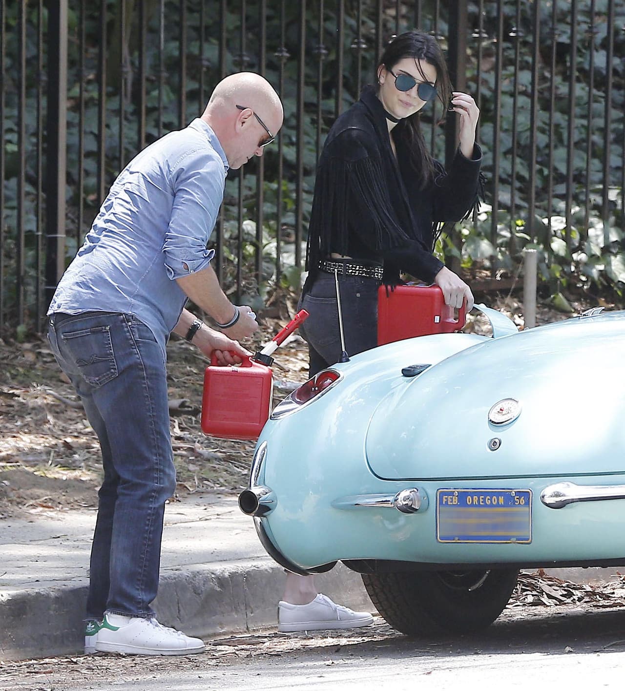 Aparentemente, hace 60 años los medidores de combustible no eran particularmente confiables o su exactitud tiende a fallar con el tiempo. Claro que siendo una super modelo, a Kendall Jenner no le falta quien la socorra cuando se queda sin gasolina.