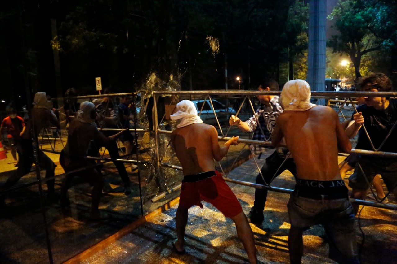 El presidente de la Cámara de Diputados suspendió la sesión convocada para el sábado destinada a aprobar la enmienda.