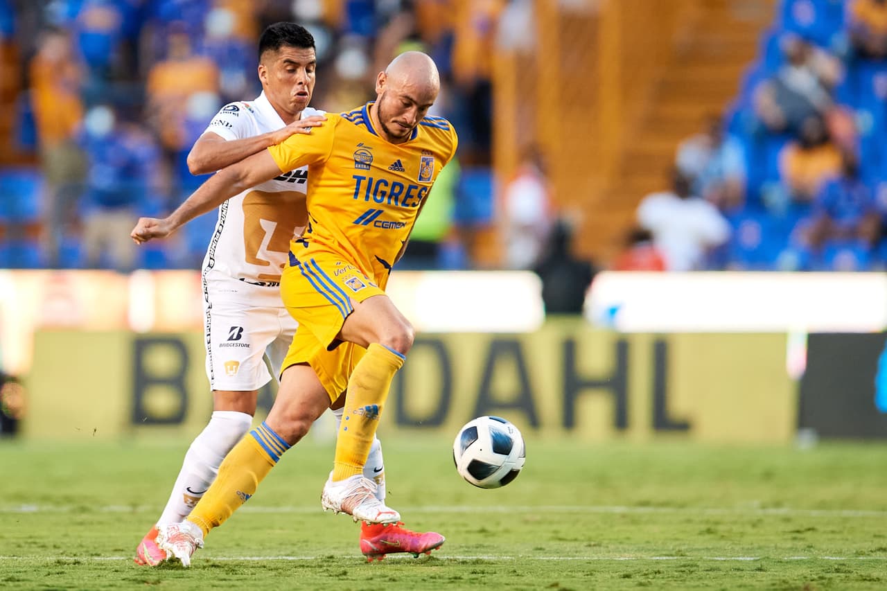 A partir de la media hora, Tigres ajustó en el mediocampo y logró contrarrestar el ataque de Pumas.