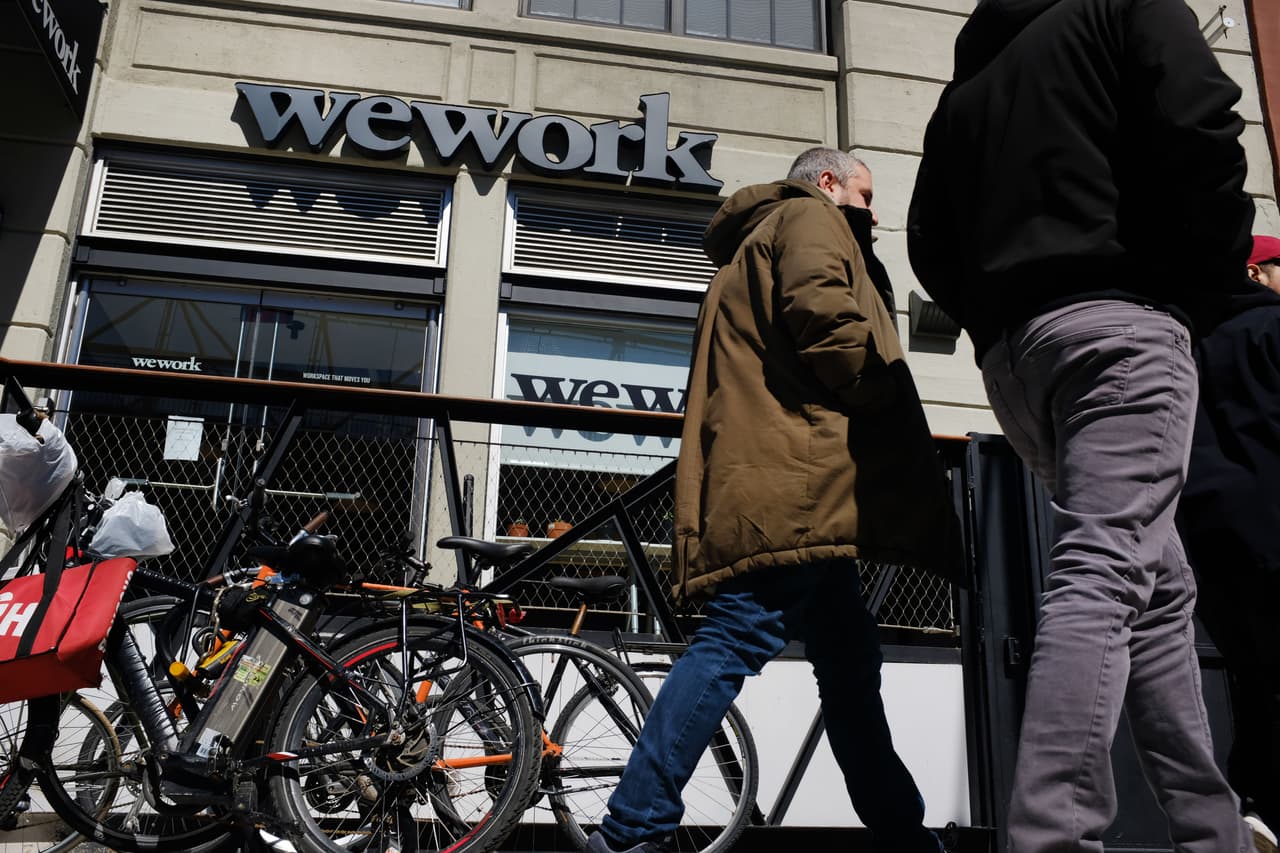 <b>The We Company (hotelería). </b>Puesto 13.
<br>
<b>Cantidad de empleados en EEUU</b>: 6,000.
<br>
<b>Principales sedes en EEUU: </b>Nueva York, San Francisco y Los Ángeles.
<br>
<b>Habilidades más demandadas: </b>gestión de la construcción, construcción y gestión de contratos.
<br>
<b>Puestos de trabajo con más nuevas contrataciones: </b>servicios sociales y comunitarios, operaciones, ingeniería.