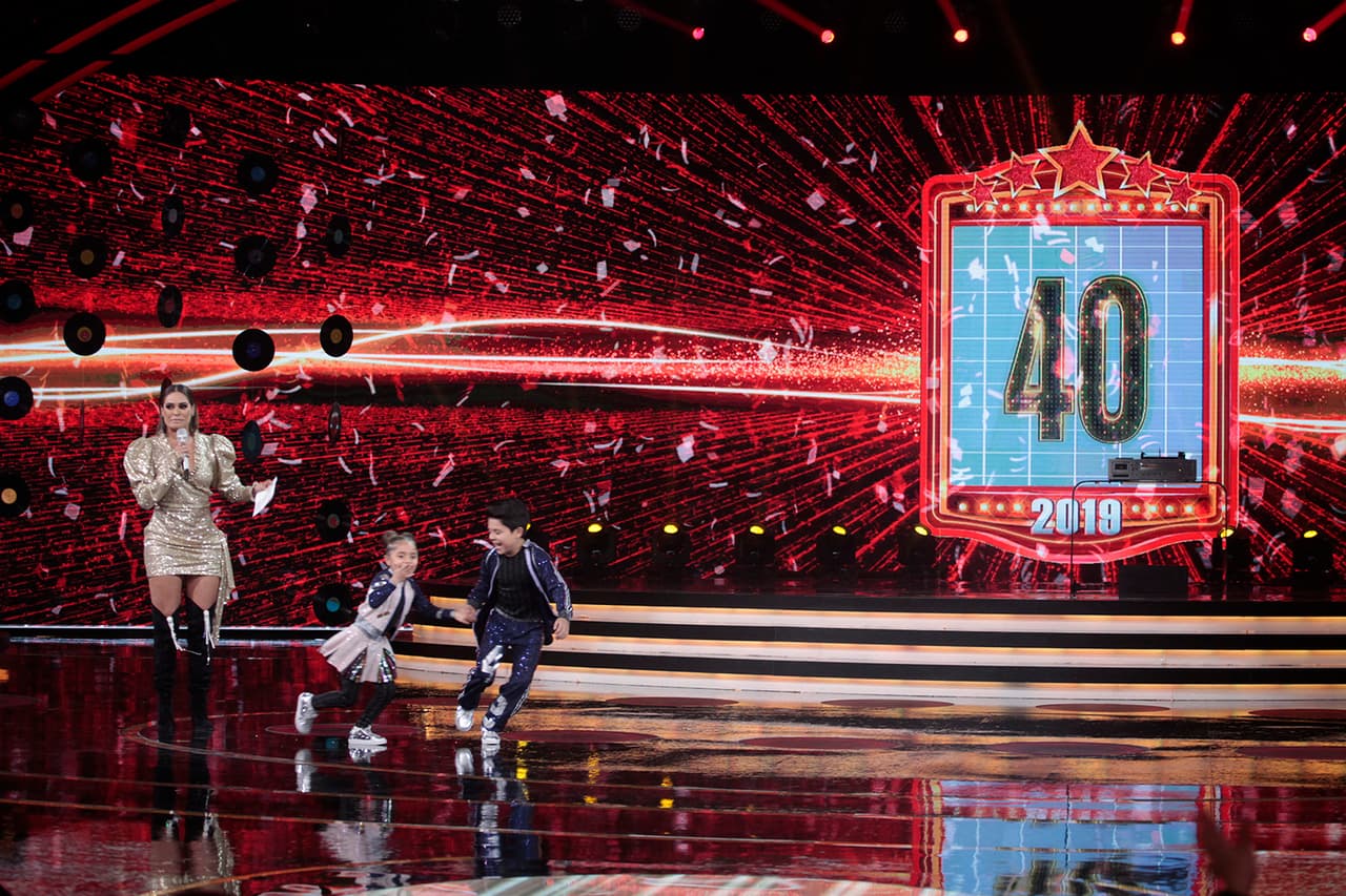 Tras escuchar los comentarios, llegó la hora de la calificación. Los bailarines de 'Sarilú y sus Bombas' lograron 40 puntos para su escuadrón. ¡La primera calificación perfecta de la noche!