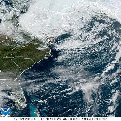 Tormenta otoñal causa estragos y deja a más de 500,000 clientes sin electricidad en el noreste del país