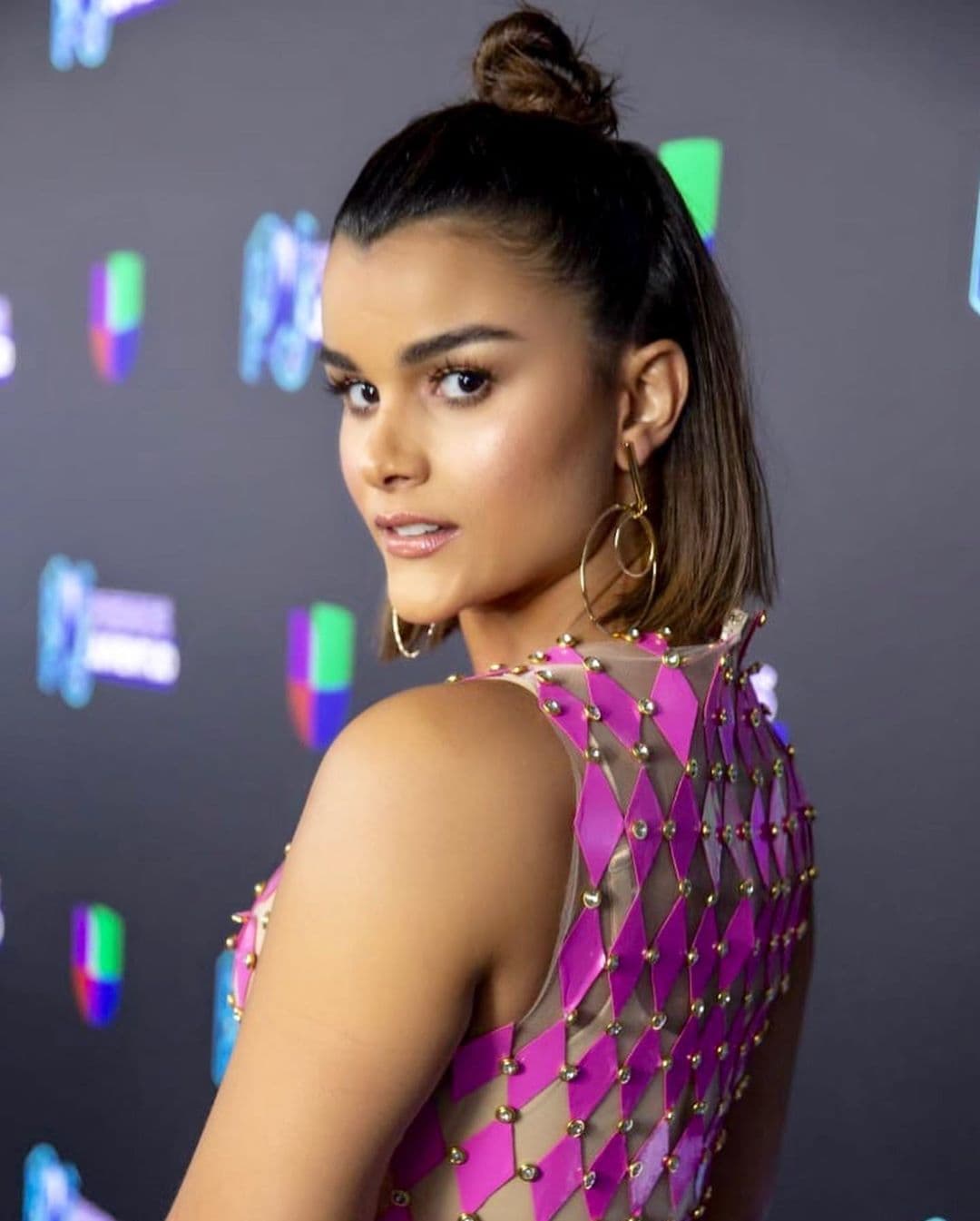 ¿Qué canción romántica no puede faltar en la lista de reproducción de Clarissa Molina?