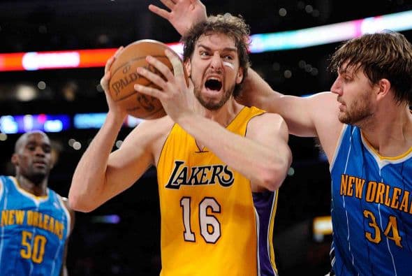 El exbasquetbolista español y leyenda de LA Lakers de la NBA, Pau Gasol, cobra 300 dólares por un saludo personalizado y hay cientos de fanáticos que le agradecen por ese servicio.