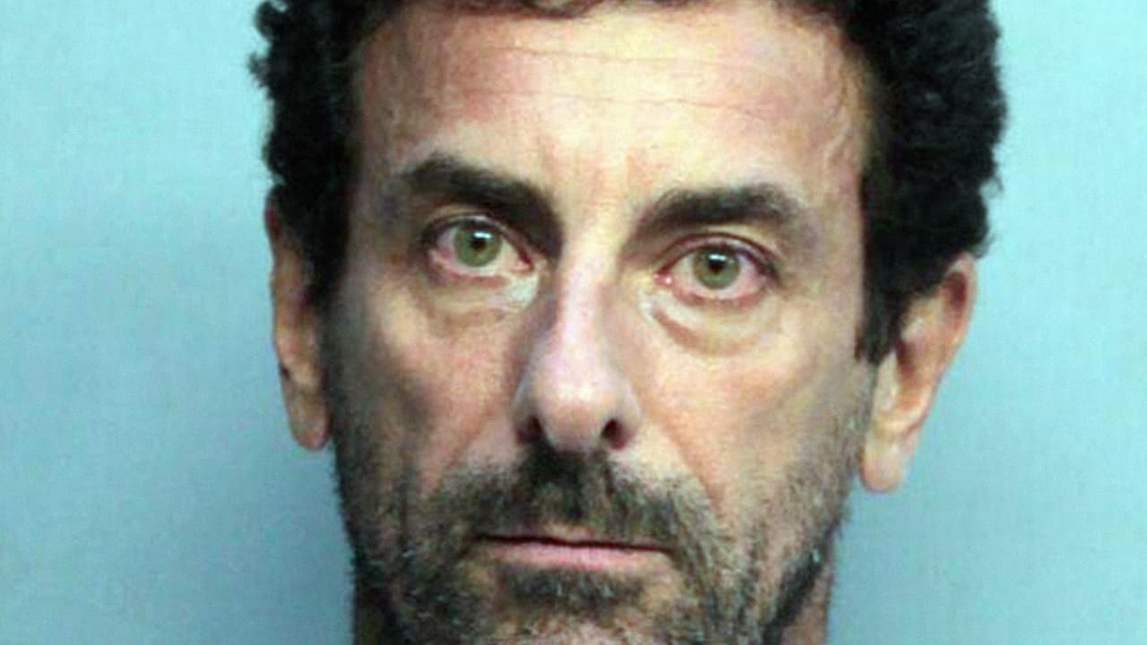 Clientes de masajista arrestado en Miami Beach dicen que "las tocó muy cerca de sus partes íntimas" 