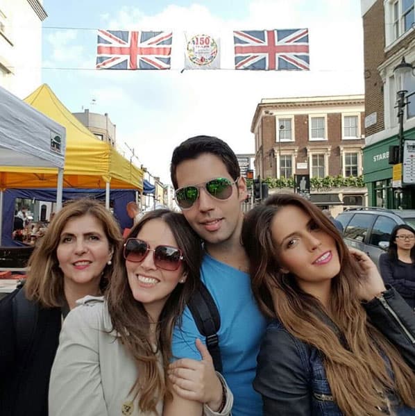 La actriz está compartiendo la experiencia con sus seguidores a través de Instagram.