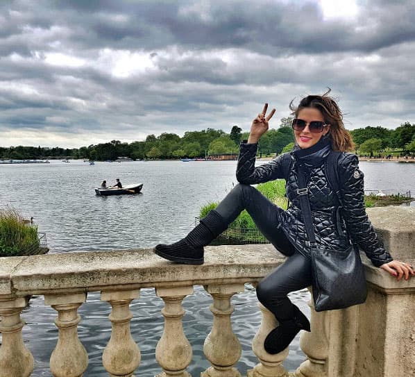 Claudia Álvarez ya comenzó a despedirse de la soltería tras su reciente compromiso con Billy Rovzar.